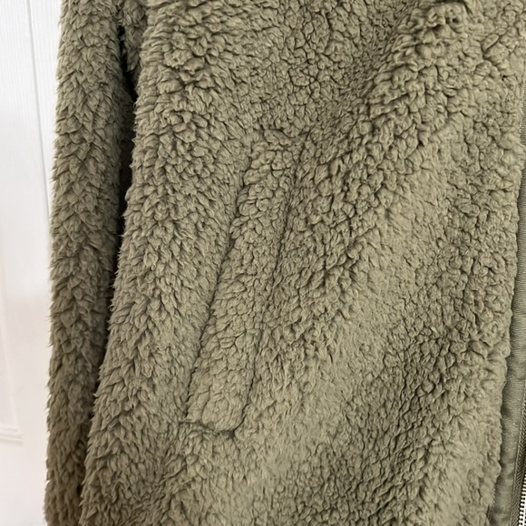“EZ” by Nina Leonard - Green Fluffy Sherpa Jacket Size Large NWT - Picture 6 of 11
